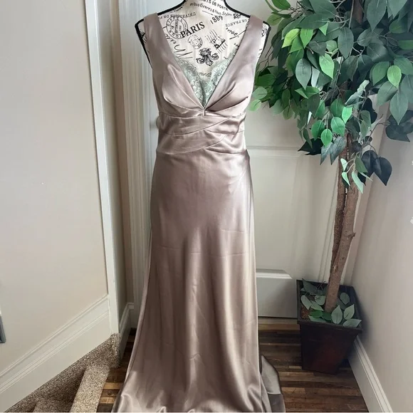 OC by OC Satin Sleeveless V-Neck Floor Length Gown Champagne Sz 12 - Picture 1 of 16